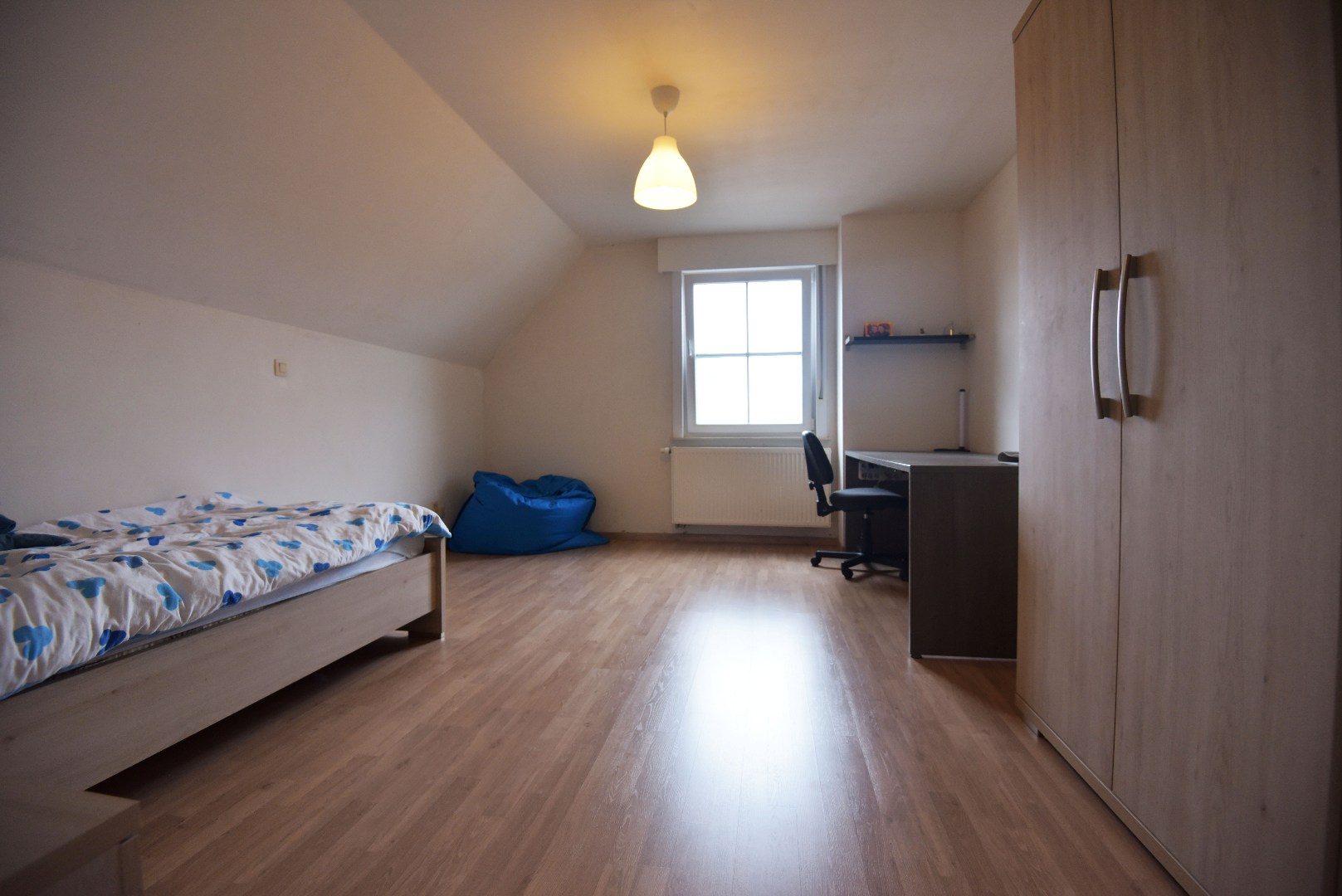 Ruime open bebouwing met 5 slaapkamers te Adegem 