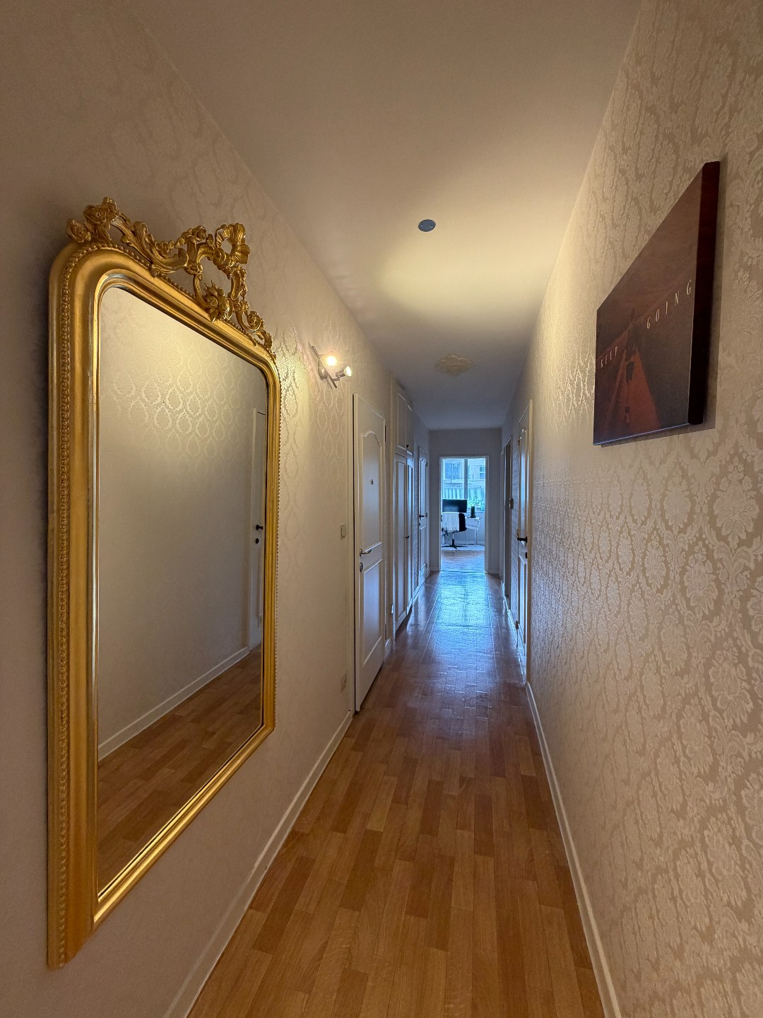 Ruim appartement met 2 slaapkamers, garage en airco in het centrum van Geel 