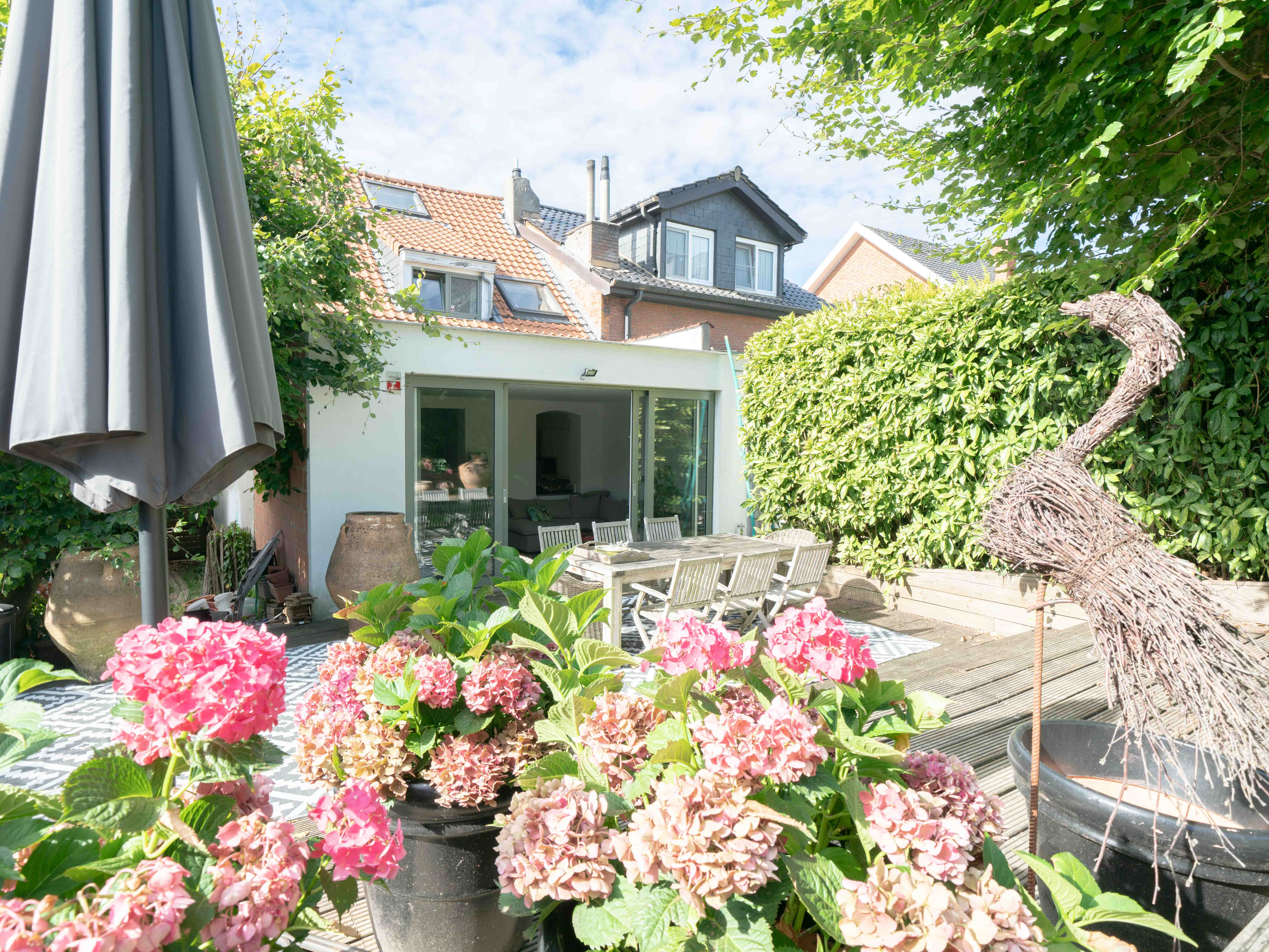 Zeer charmante eengezinswoning + projectgrond voor 2 app. 