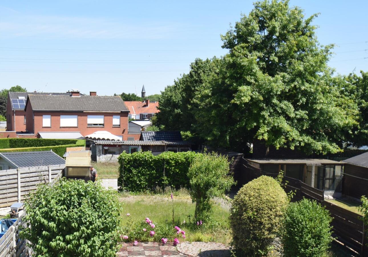 Ruime op te knappen woning met garage + zongerichte tuin, op 538 m² grond 