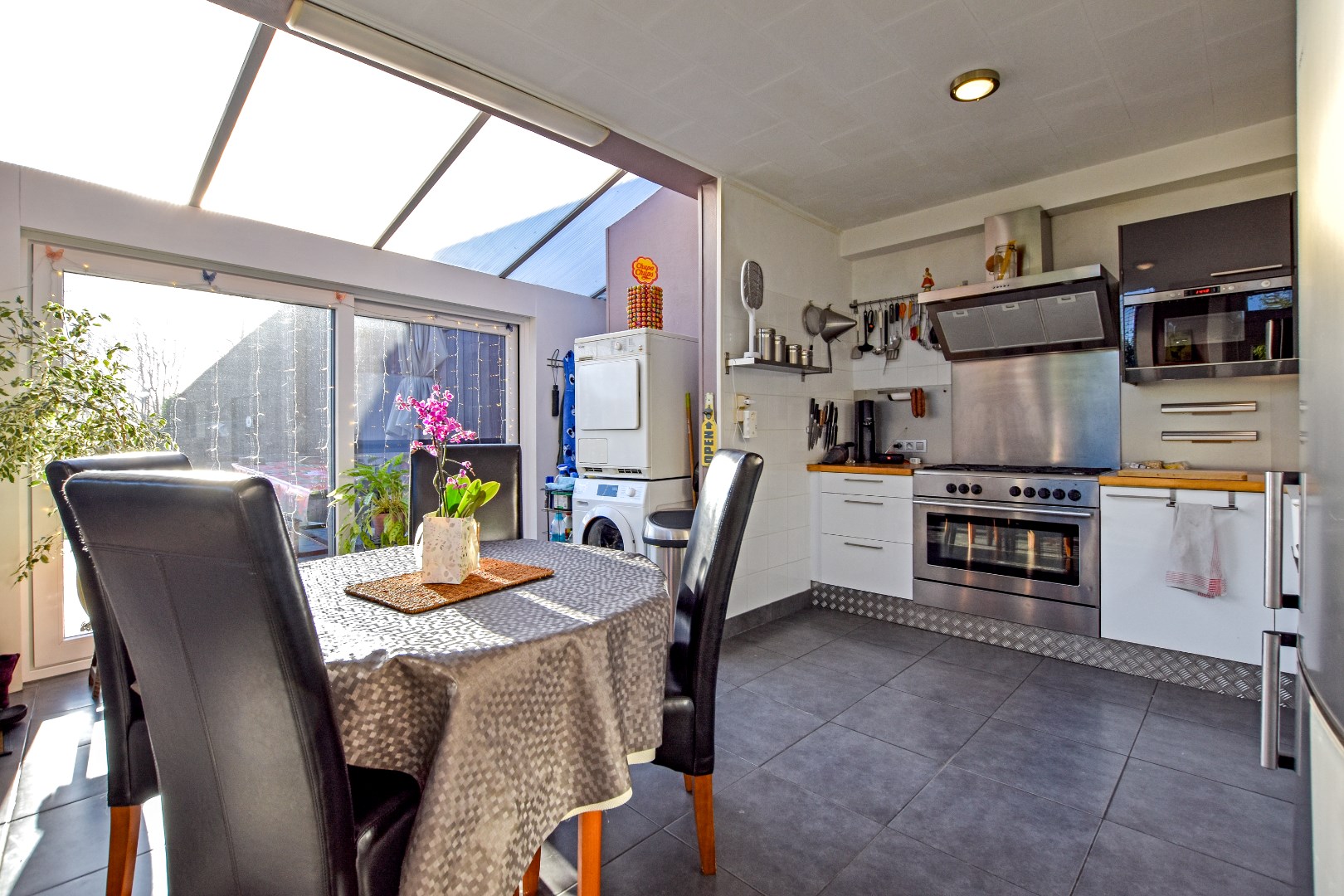 Grote woning met zongerichte tuin en 3/4 slaapkamers 