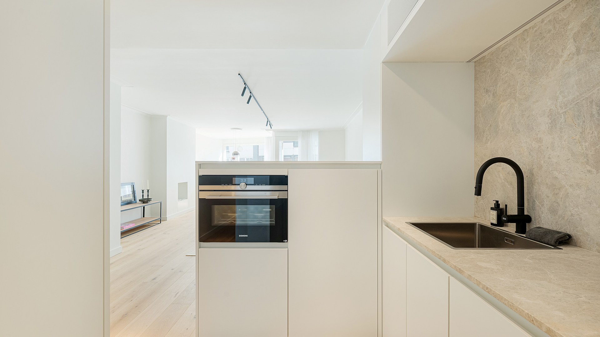 Stijlvol en volledig gerenoveerd appartement op wandelafstand van zee. 