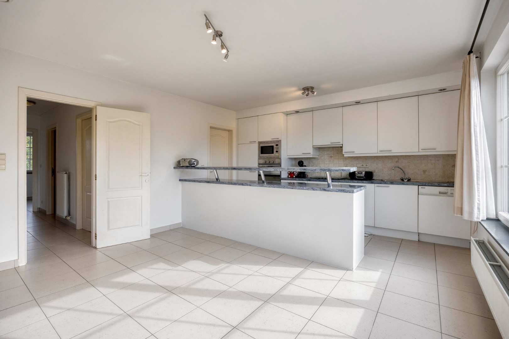 Appartement met 2 slaapkamers en autostaanplaats in Lubbeek! - EPC 102 kWh/m² - bewoonbare opp. 99 m² 