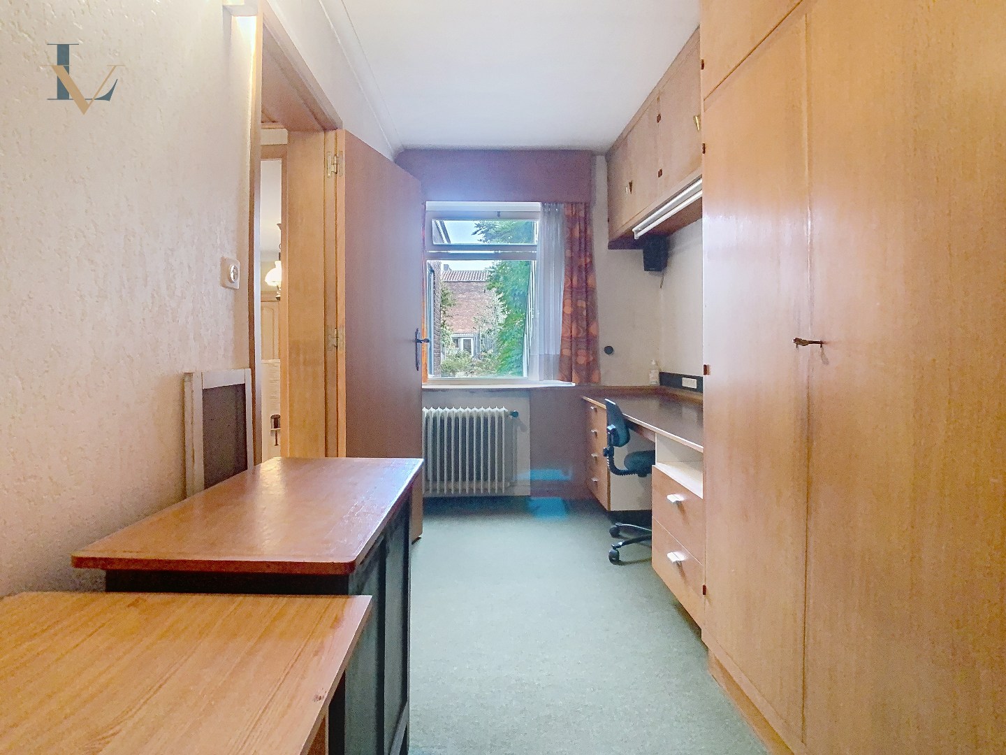 Te renoveren woning met groot potentieel in hartje Merksem! 