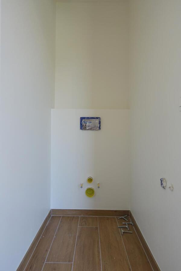 Half-open nieuwbouwwoning met zonnige tuin 