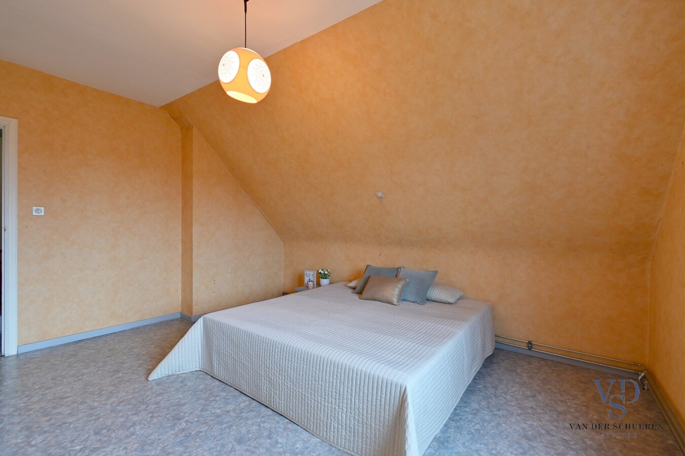 Degelijke halfopen bebouwing 