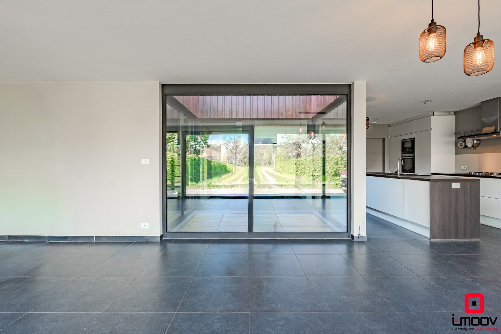 Modern appartement met uitzonderlijk grote tuin en kwalitatieve afwerking te Oostakker 