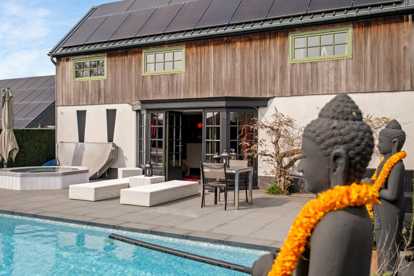 Exclusieve villa met buitenzwembad en privéwelness te Waregem ! 