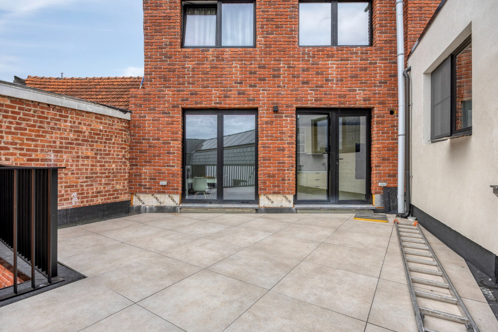 Volledig gerenoveerde en gemeubelde studentenkamers met privé-sanitair. 