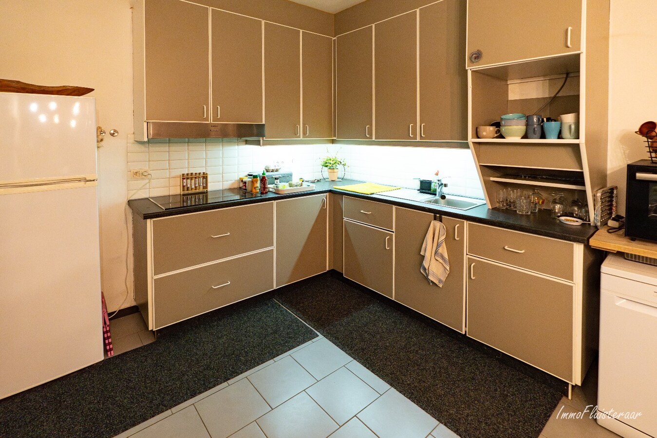 Complete paardenaccommodatie met studio op ca. 1,1ha te Bree 