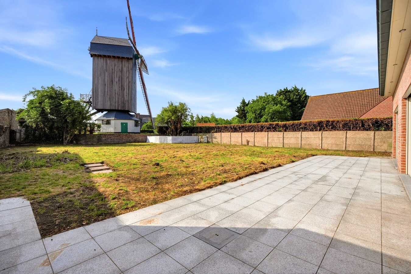 Ruime halfopen woning met 5 slaapkamers te koop in Werken met garage en ruime tuin! 