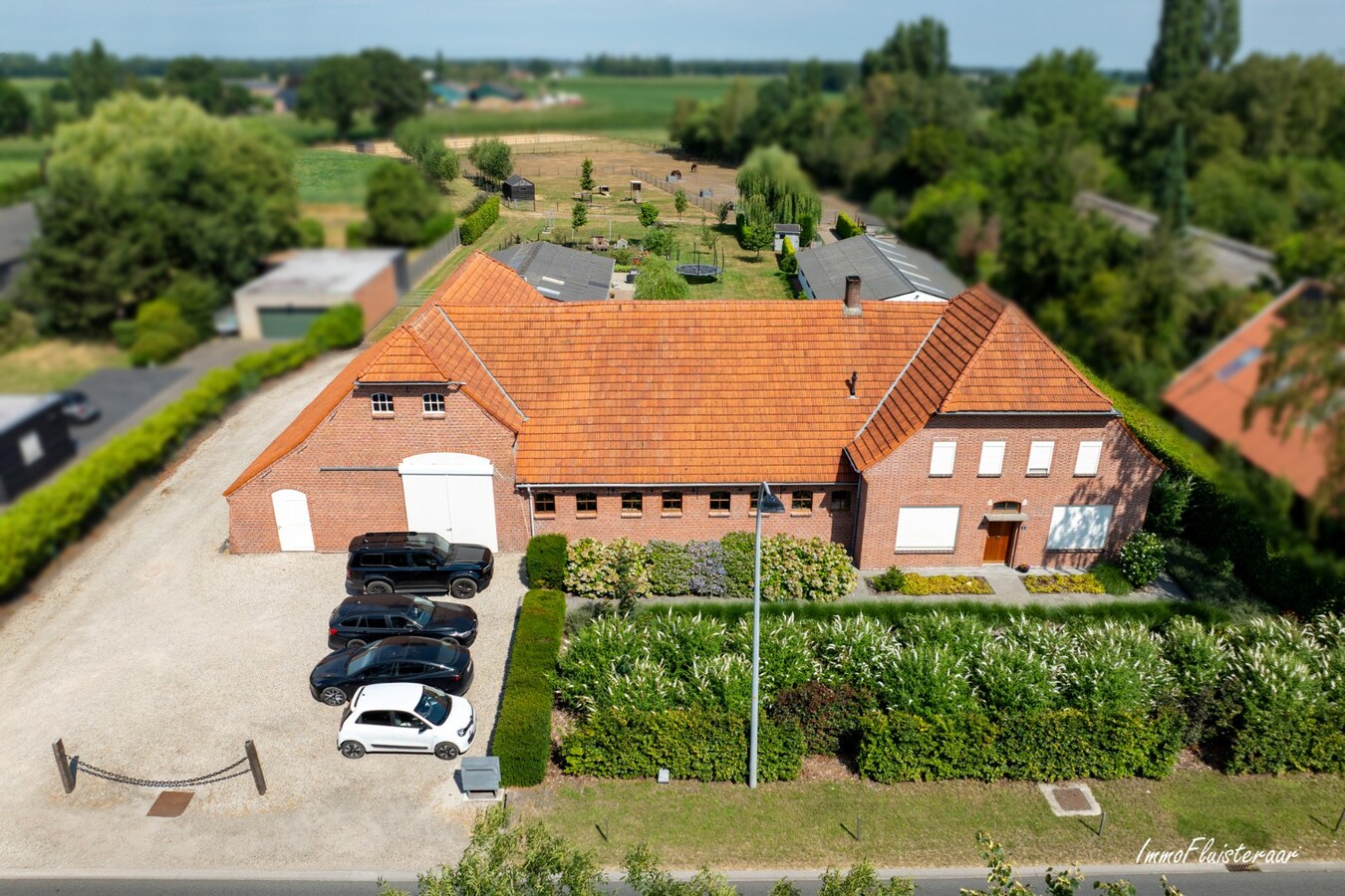 Prachtige langgevelhoeve met charmante schuur en paardenfaciliteiten op ca. 1,8 ha te Ravels. (BEZOEKDAG OP 08/08 VAN 10U TOT 14U) 