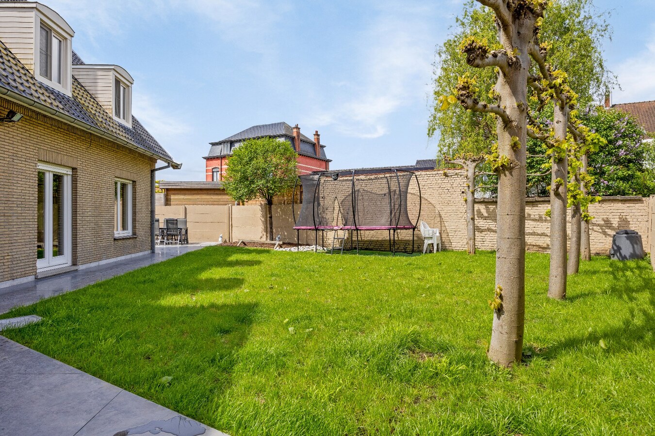 Zeer ruime woning met garage te koop in centrum Oudenaarde 