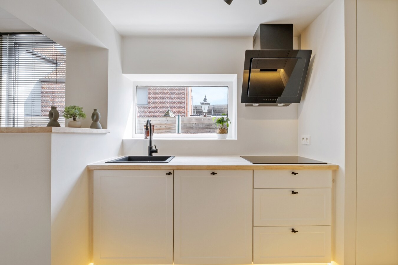 Trendy halfopen bebouwing met tuin en uitweg te Wevelgem ! *** NONO INSPIRED*** 