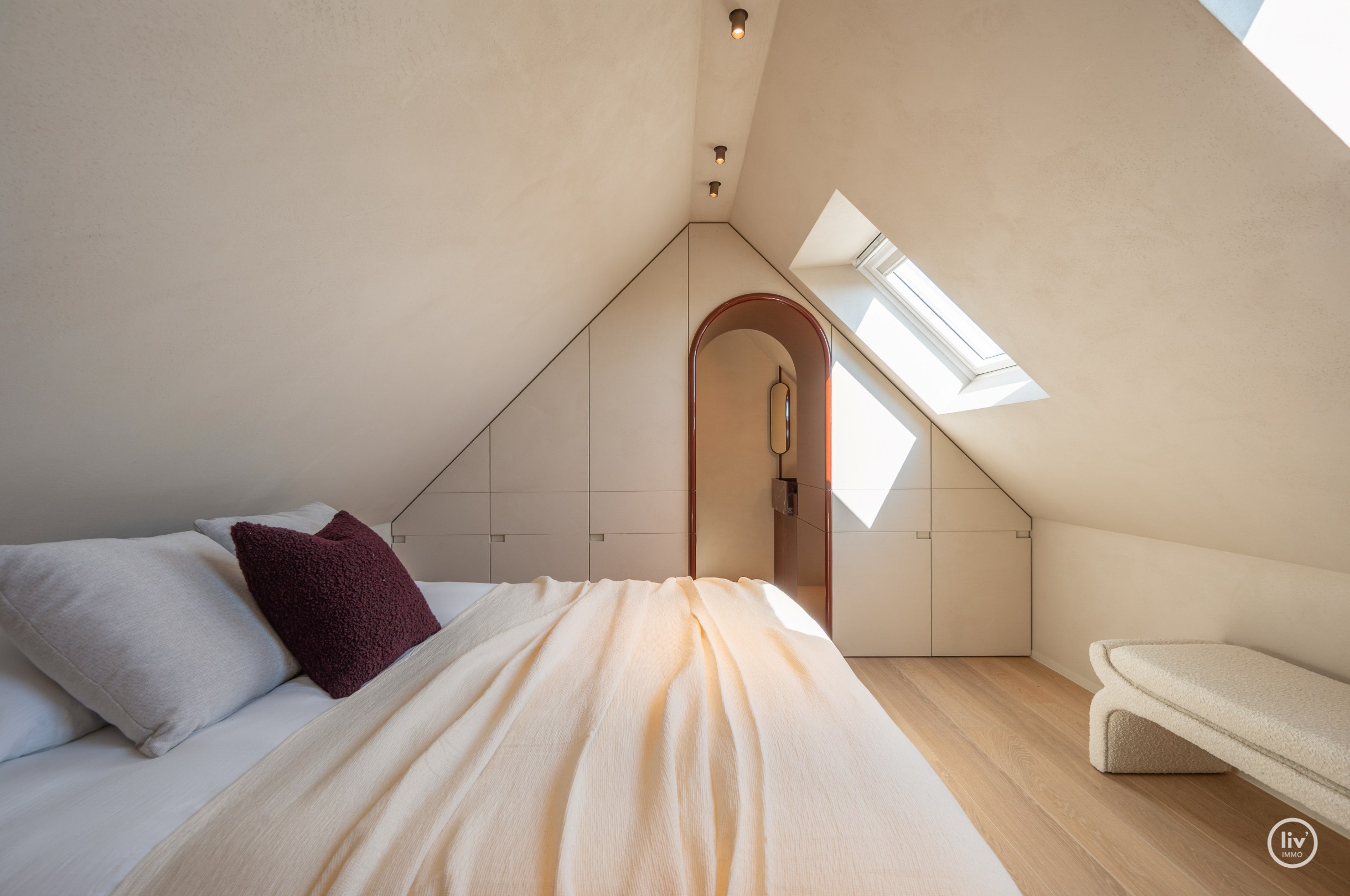 Luxe, comfort kortom een prachtig gerenoveerde woning in hartje Knokke. 