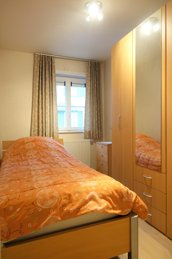 Gelijkvloers appartement met tuin en garage 