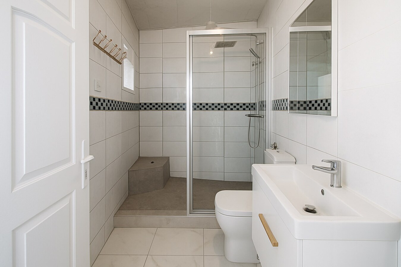 Te koop in Sint-Niklaas: ruime halfopen bebouwing met 4 slaapkamers, dubbele oprit en een grote, uitgestrekte zuidgerichte tuin – ideaal voor gezinnen! 