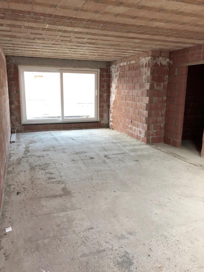 CASCO BEL-ETAGE WONING OP CENTRALE LIGGING 