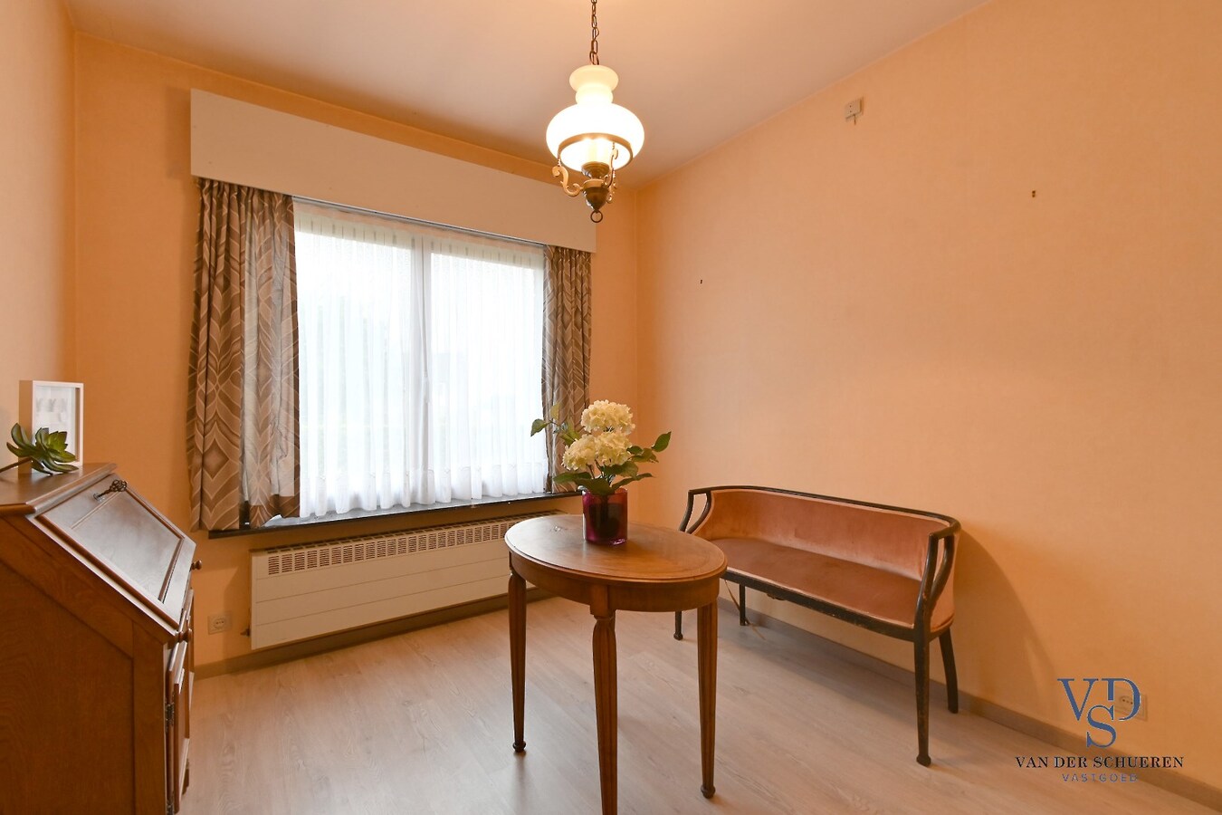 Degelijke laagbouw met grond (> 3600 m²). 