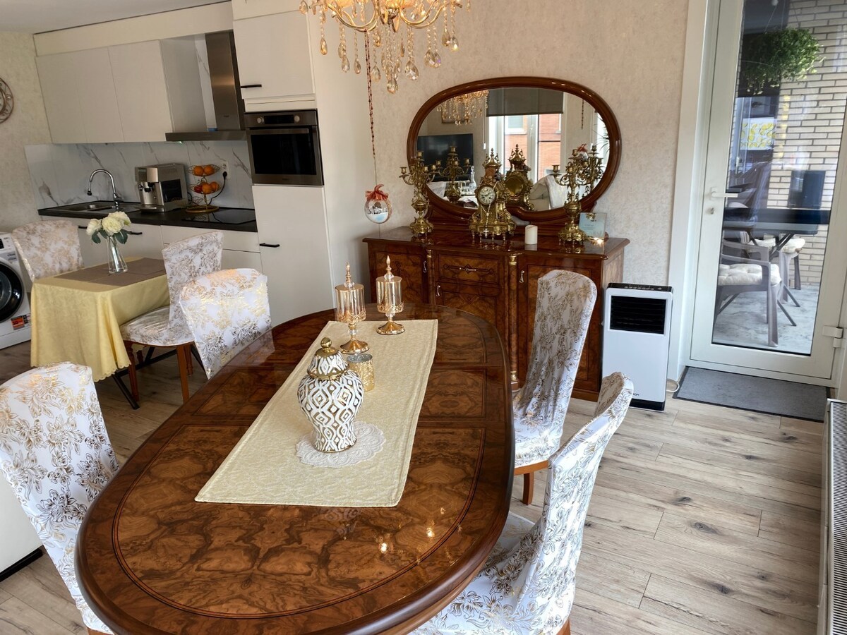 Ruim en lichtrijk appartement. 