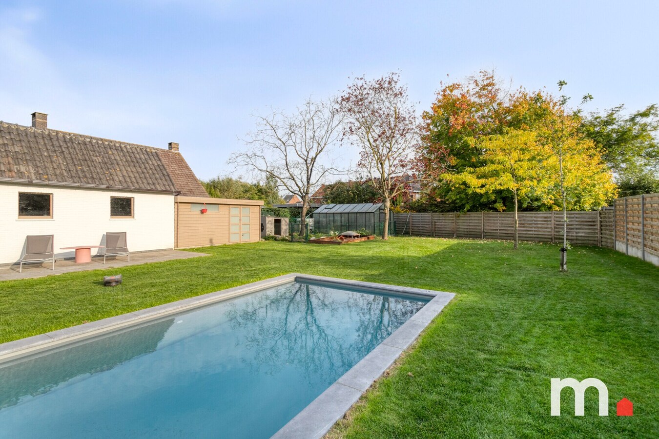 Unieke Villa te Roeselare met Zwembad en 5 slaapkamers op 987m² ! 