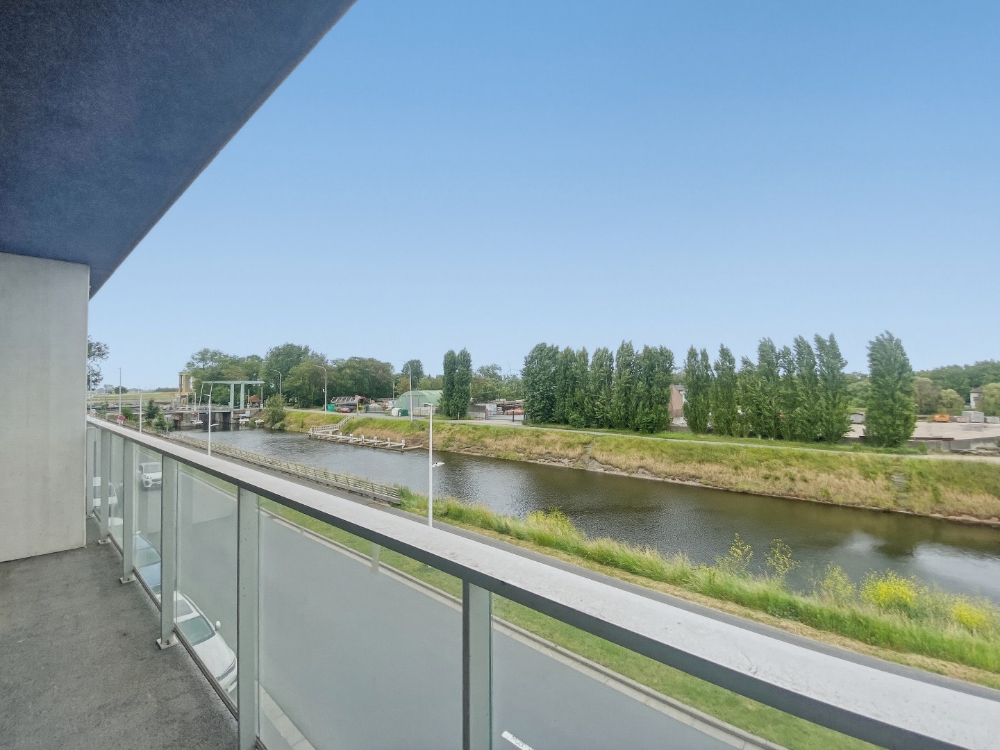 Luxueus praktisch appartement (122m² + 30 m²) met rondom terrassen te Nieuwpoort-Stad 