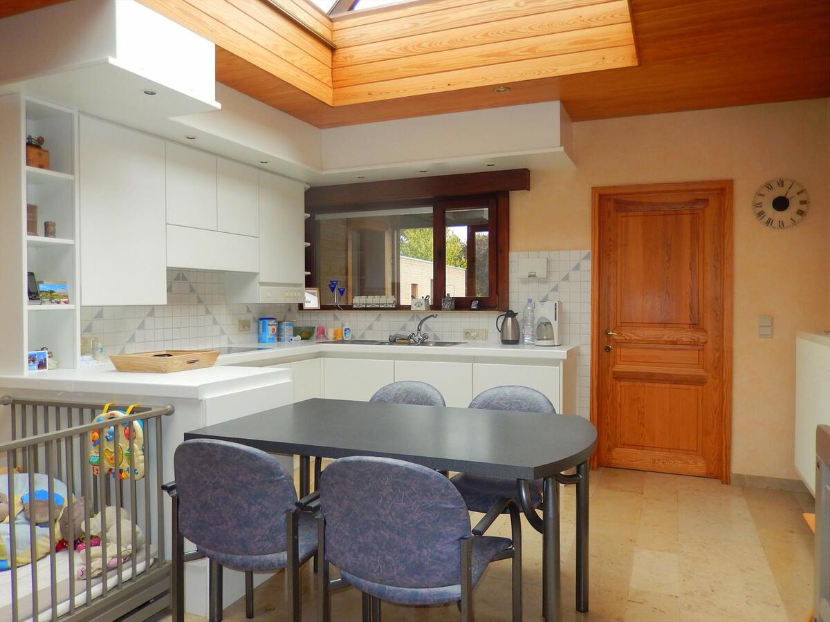 Woning met polyvalente handelsruimte te Jabbeke 