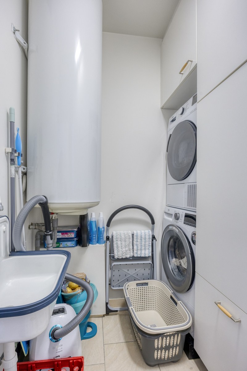 Gelijjkvloers appartement met 1 slaapkamer en staanplaats. 