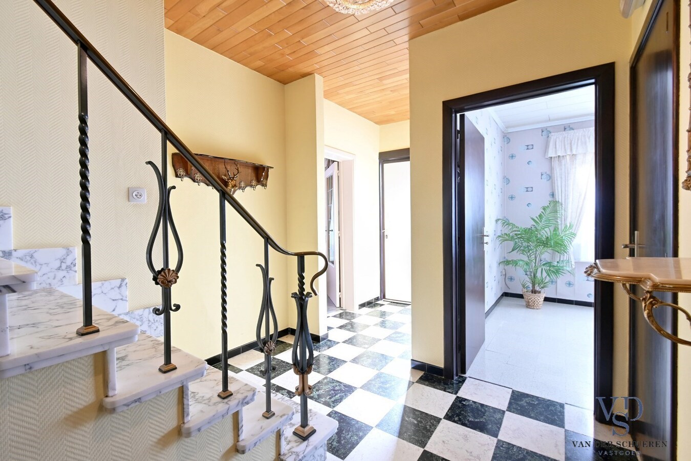 Goed gelegen, degelijke Open Bebouwing. 