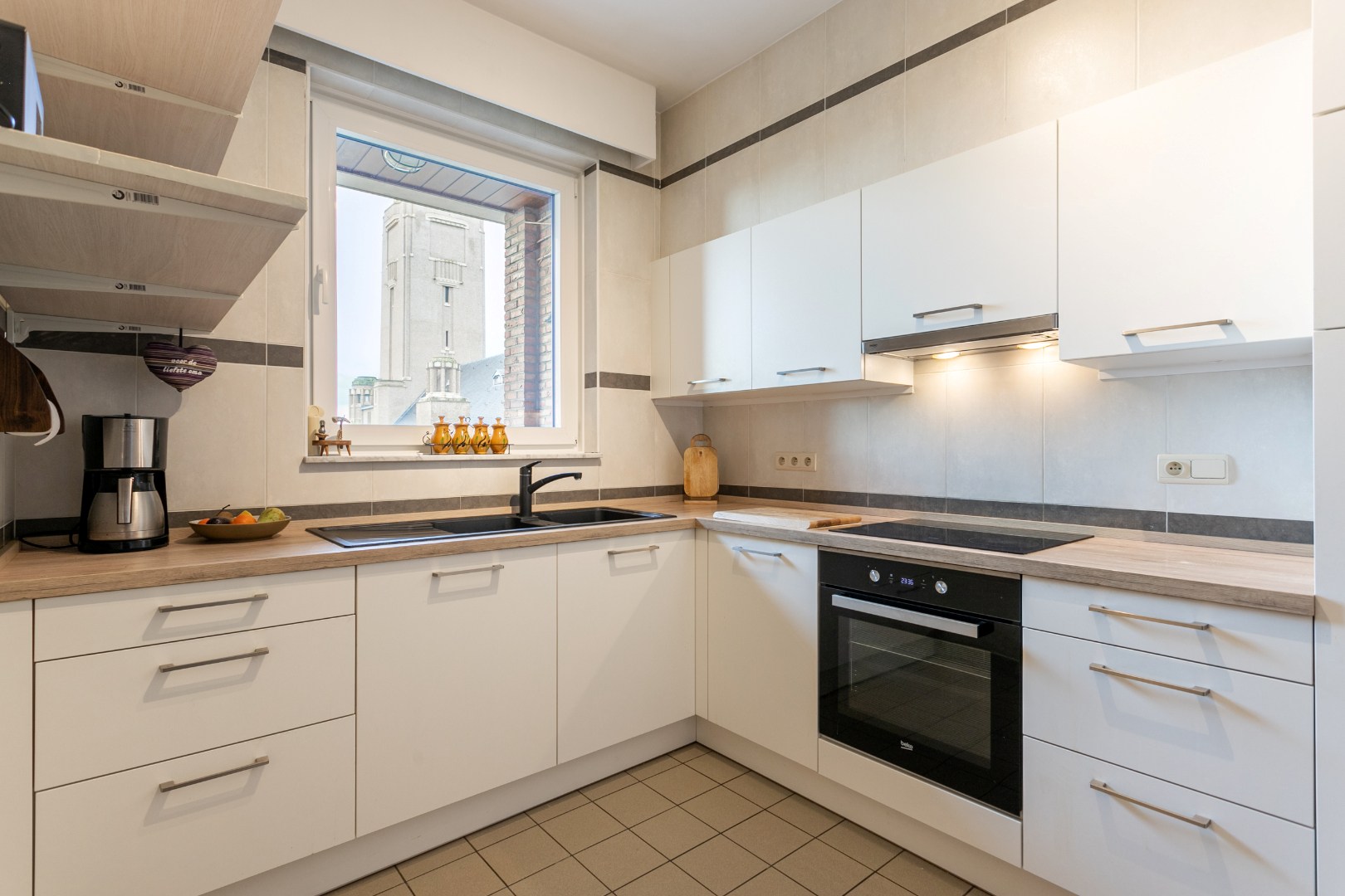 Instapklaar en energiezuinig penthouse  3 slpks., 2 badk., kelder en 2 autostpl. 