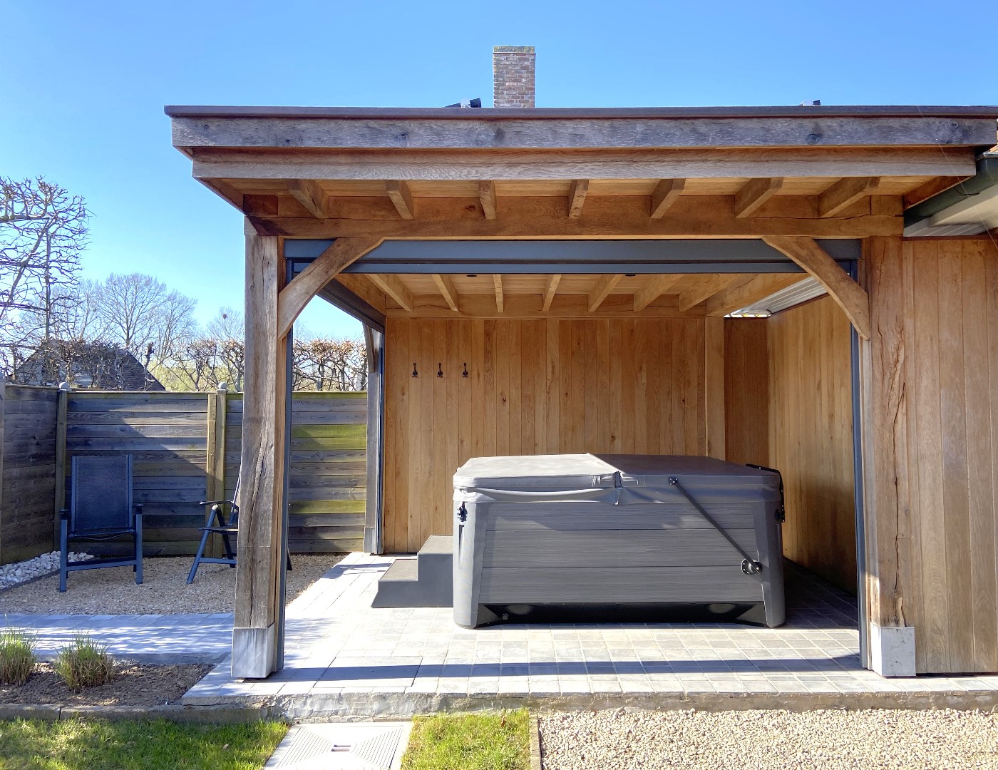 Zeer goed onderhouden ruime villa met tuin op topligging te Sint-Eloois-Vijve! 