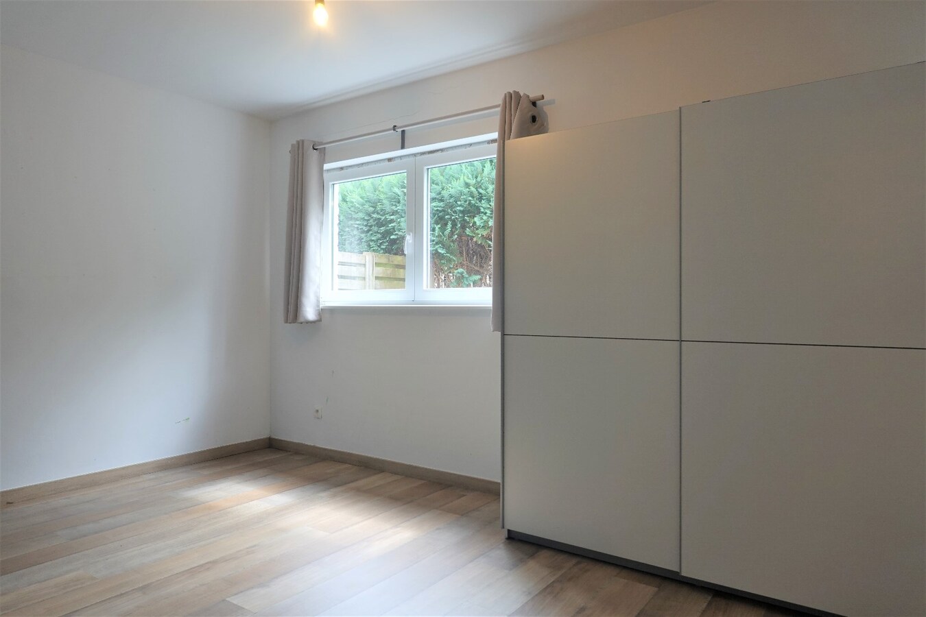 Ruim gelijkvloers appartement met koertje 