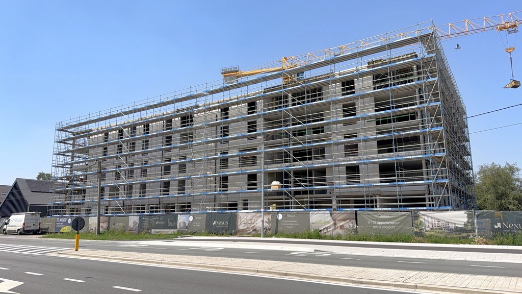 Nieuwbouw kantoor en winkelruimte te koop in Oostakker