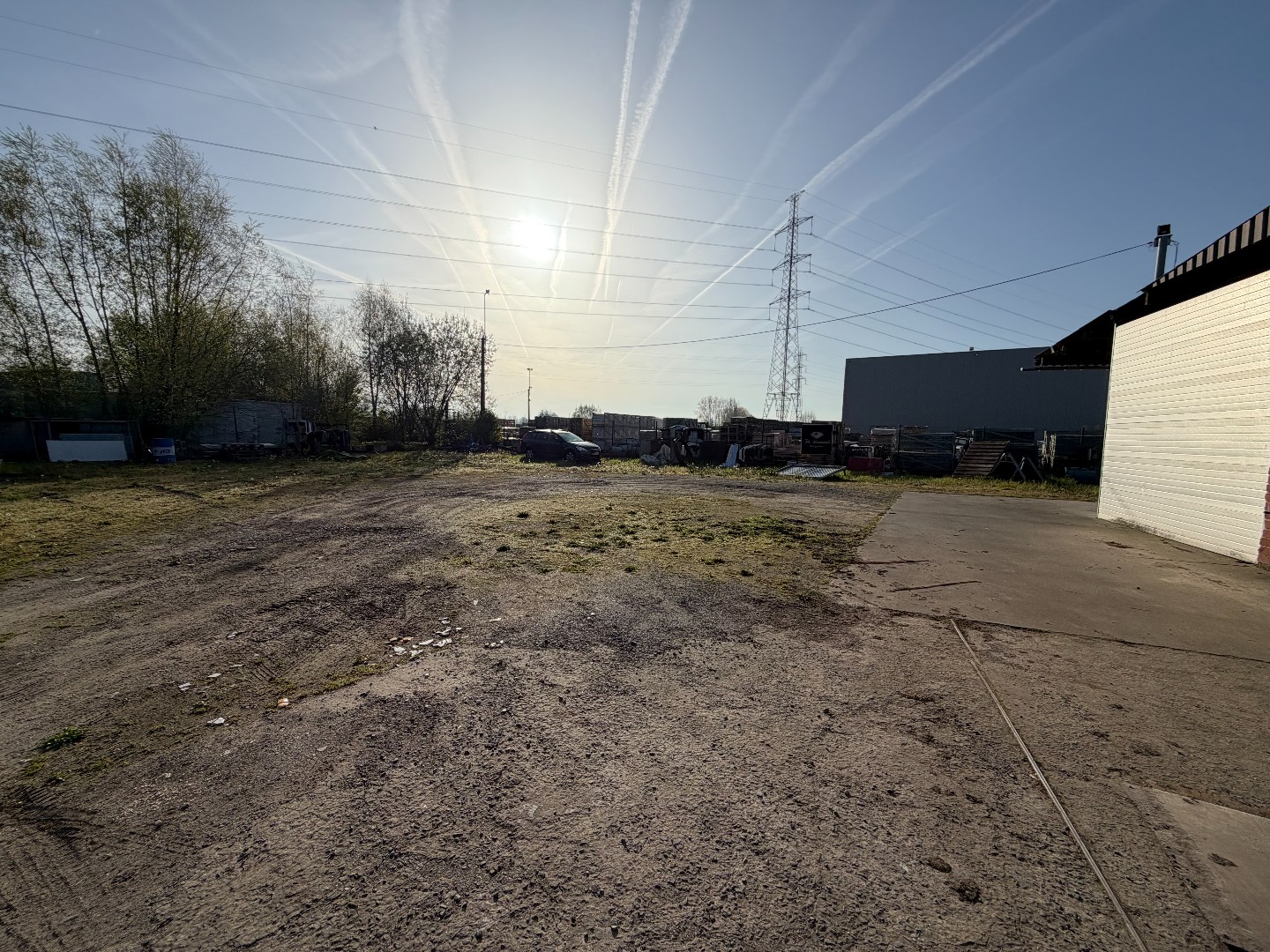 Ruime opslagruimte (±200–250 m²) met vlotte toegang in Zulte 