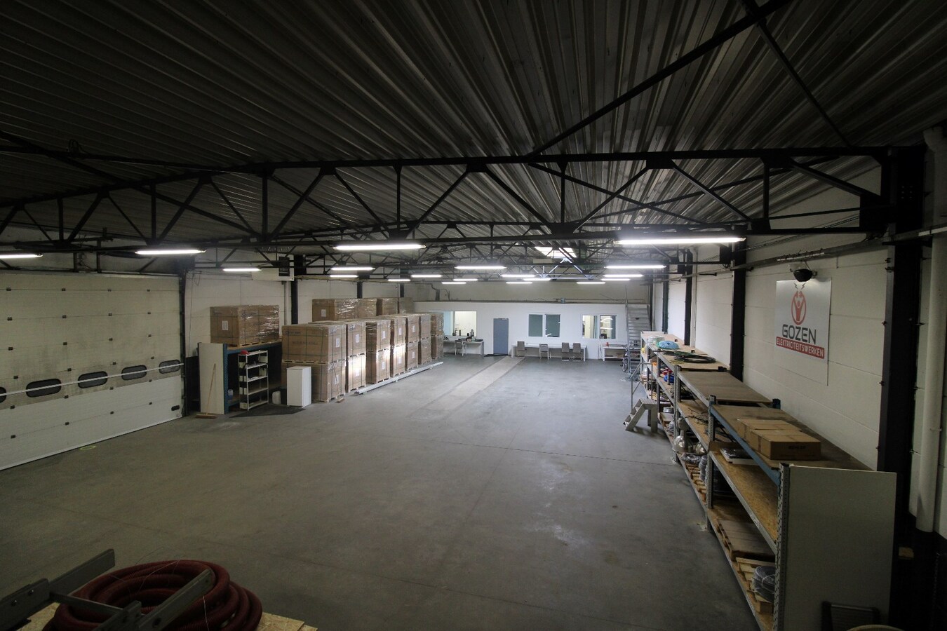 Goed gelegen bedrijfshal met kantoren 
