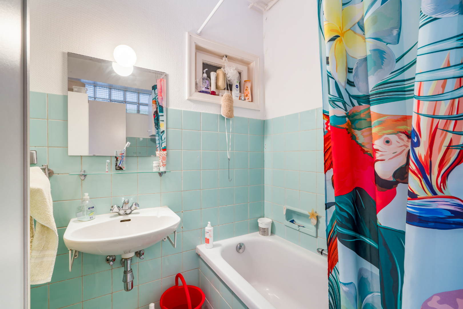 OPBRENGSTEIGENDOM MET 7 APPARTEMENTEN EN 7 GARAGEBOXEN 