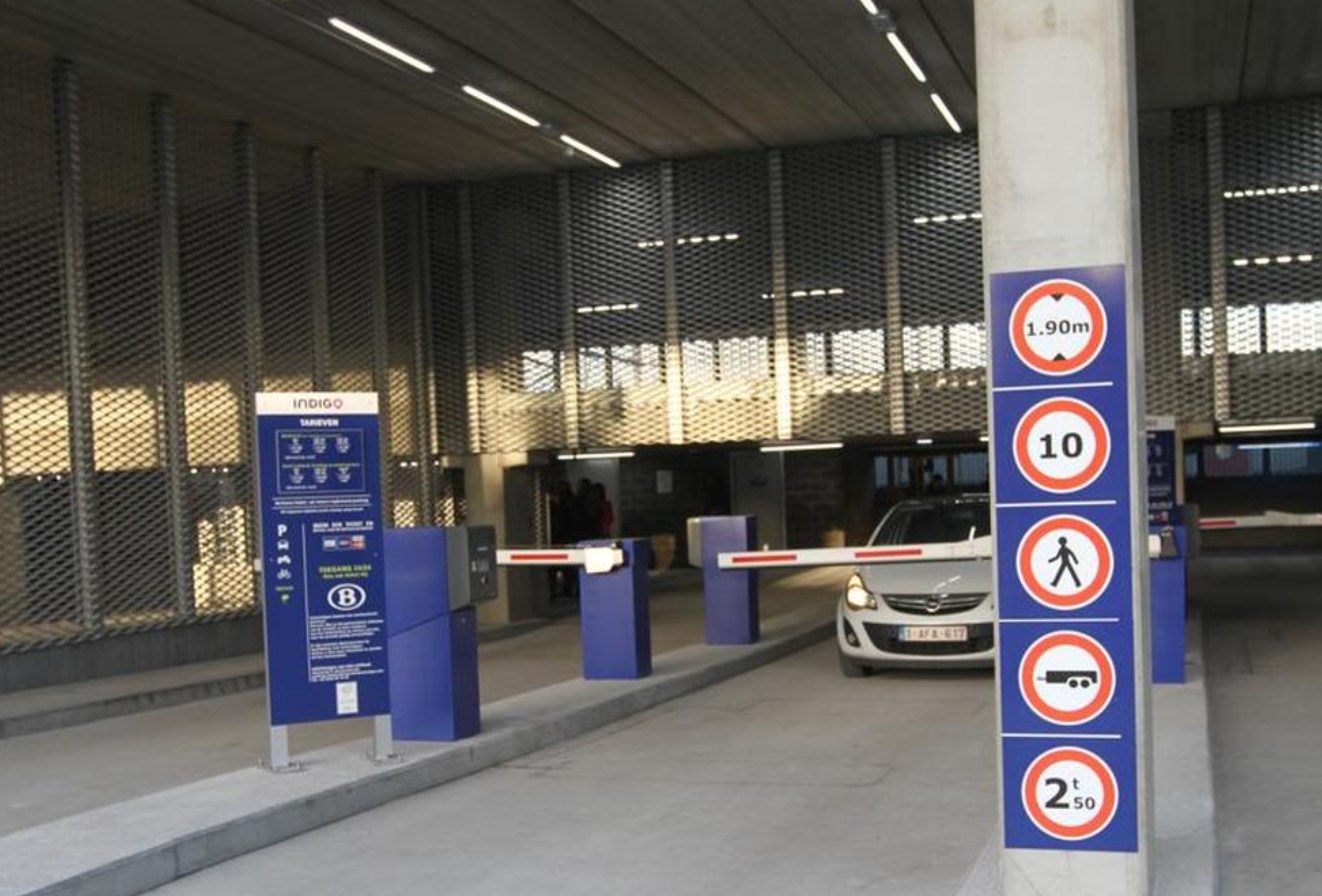 Pakket van 3 parkings in stationsgebouw Blankenberge 