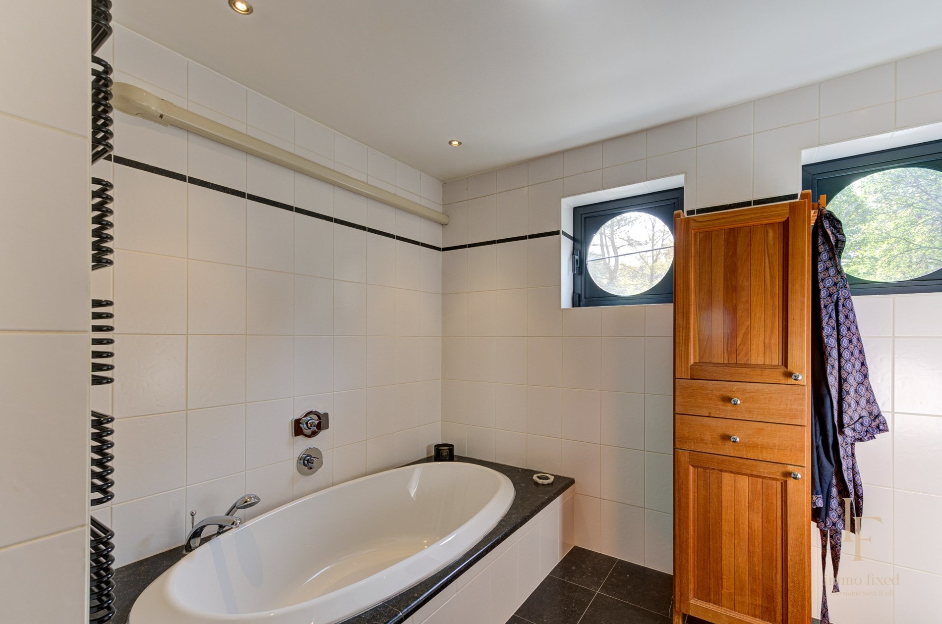 Moderne villa met 7 slaapkamers te Zoersel. 