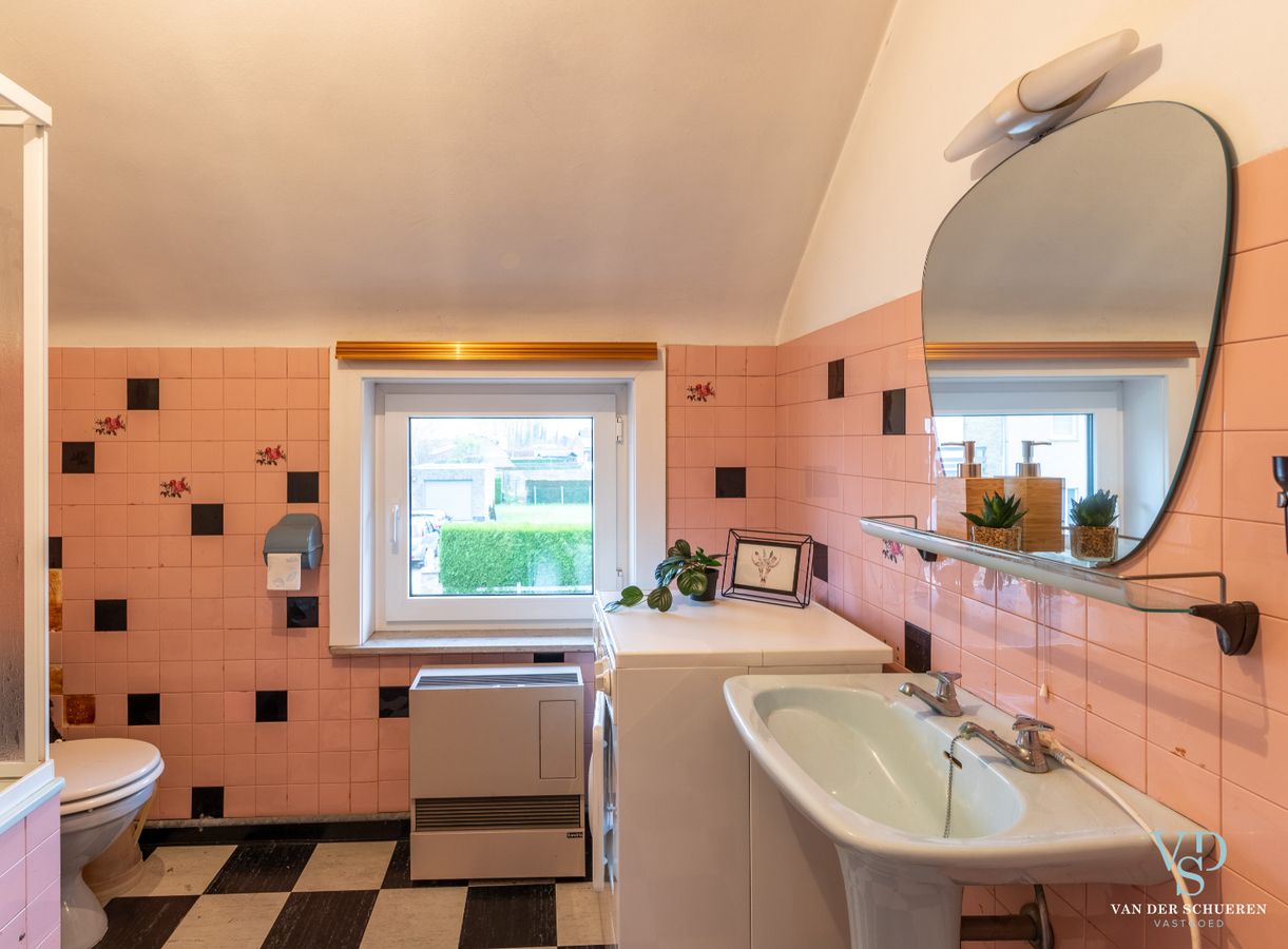 Degelijke, op te frissen Half Open Bebouwing. 