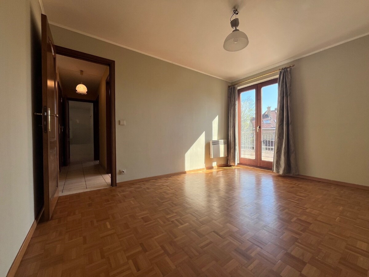 Bijzonder goedgelegen, ruim 3-slaapkamer-appartement met riant zonneterras 