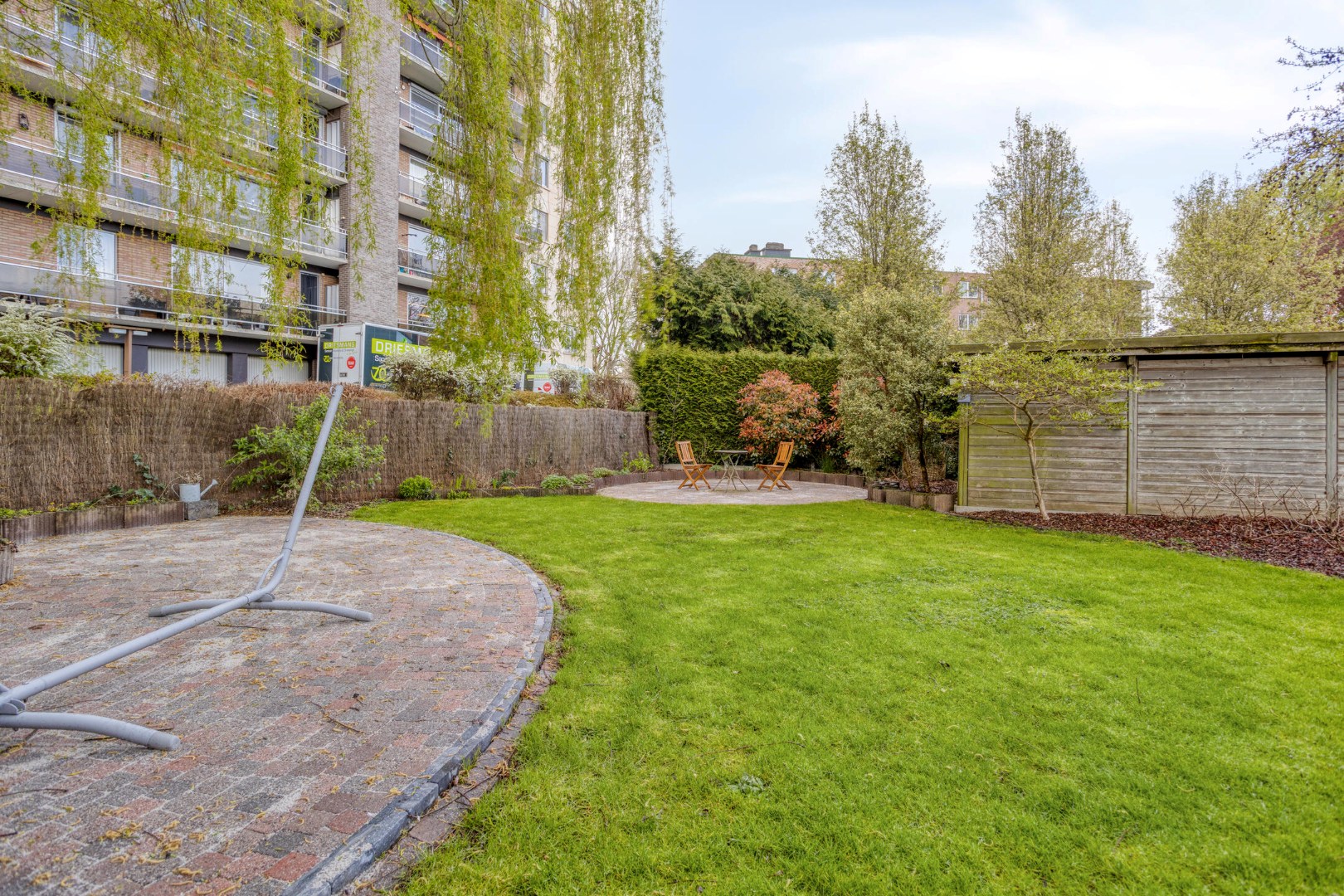 Instapklare halfopen bebouwing met 3 slaapkamers, tuin, terras en 2 carports in Kessel-Lo! – EPC 166 kWh/m² - bewoonbare opp. 146 m² 