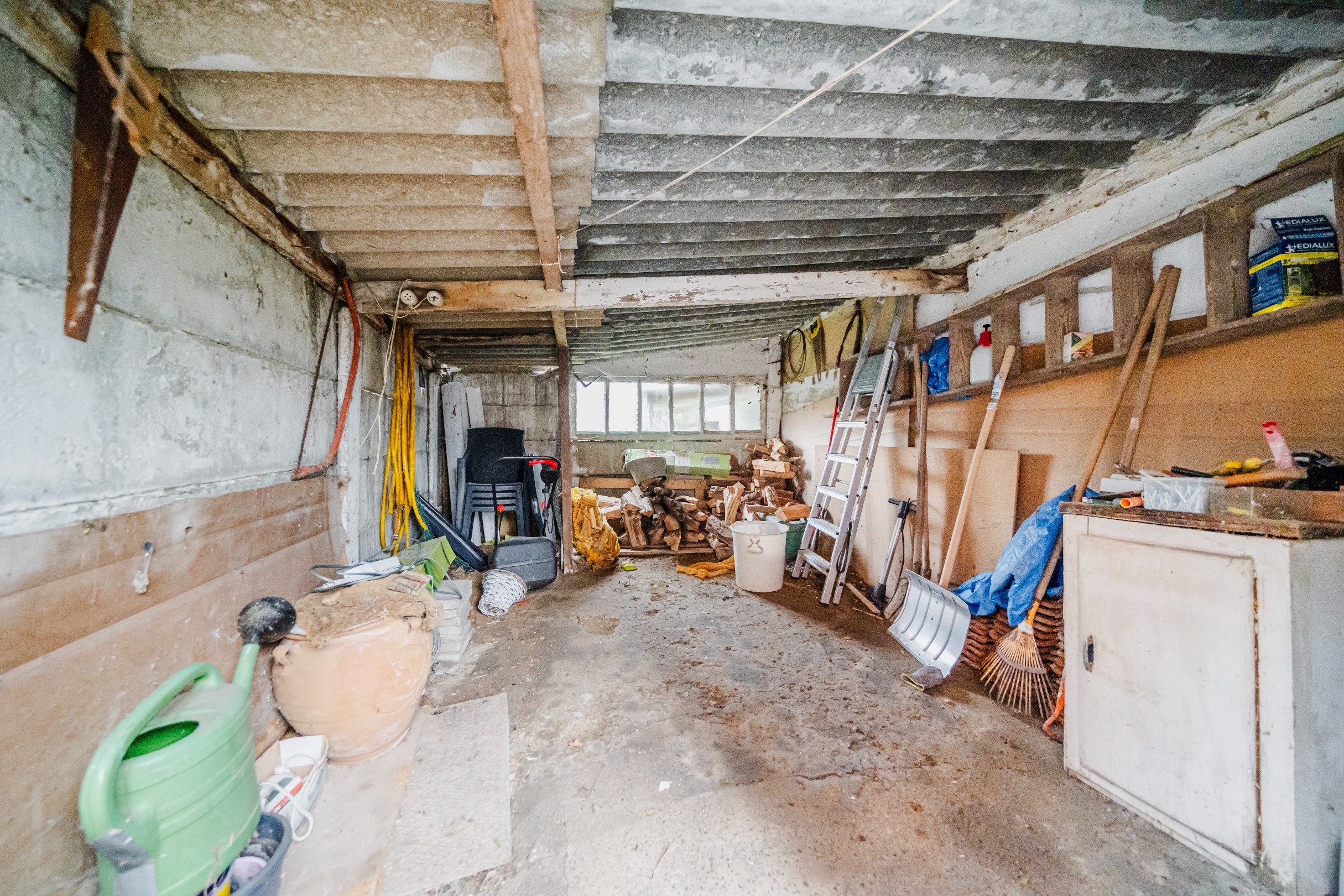 Halfopen bebouwing met 3 slaapkamers, tuin en garage. 