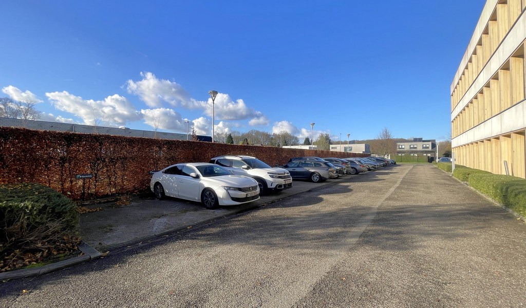 Volledig uitgeruste kantoren te huur langs E313 te Wommelgem