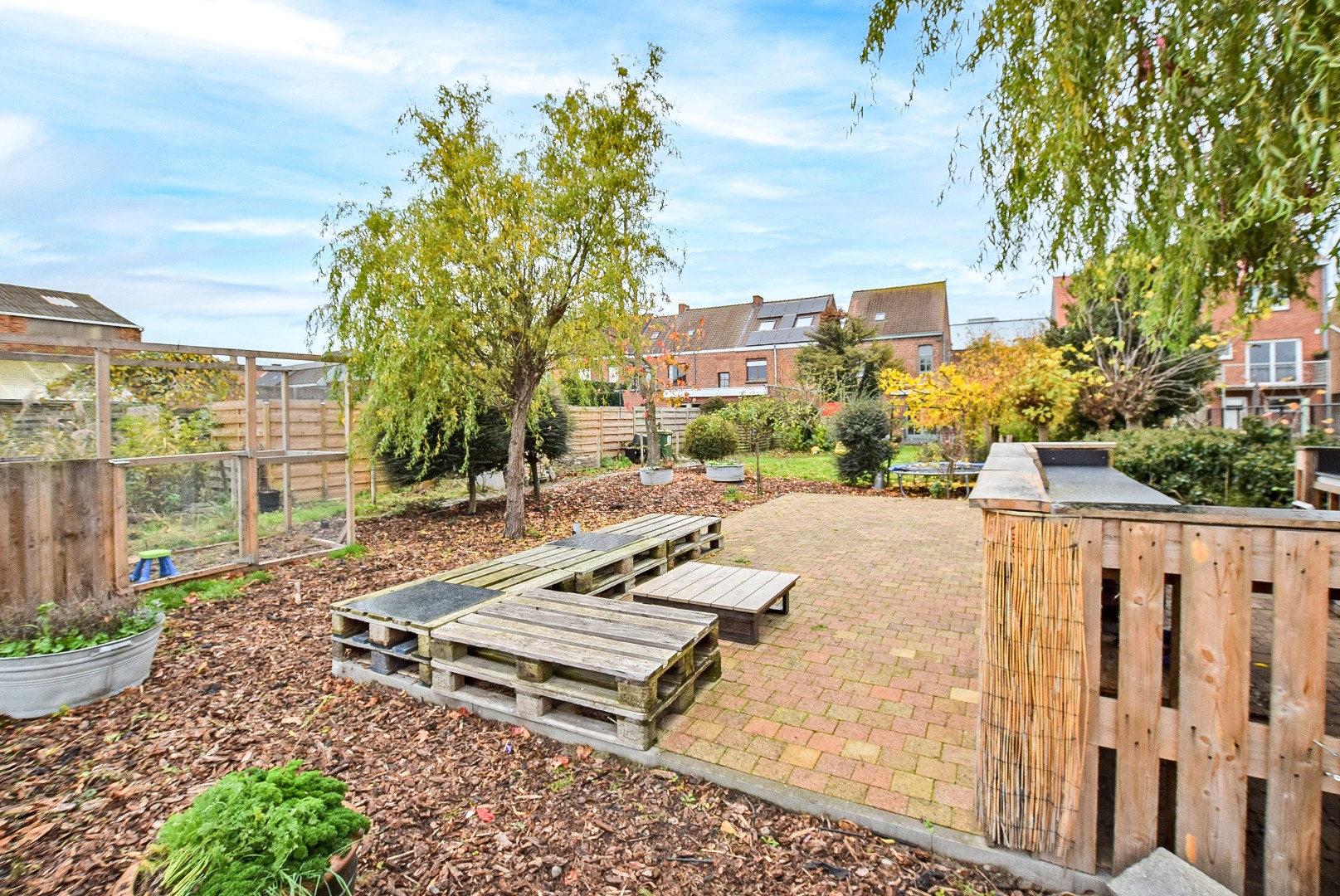 Ruime woning met dubbele garage en knappe uitzichten te centrum Veurne 