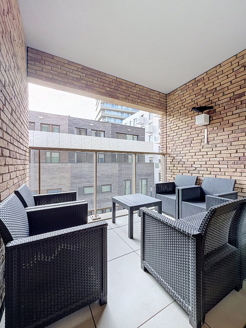Voici la traduction en français : Appartement spacieux prêt à emménager - grande terrasse ensoleillée. 