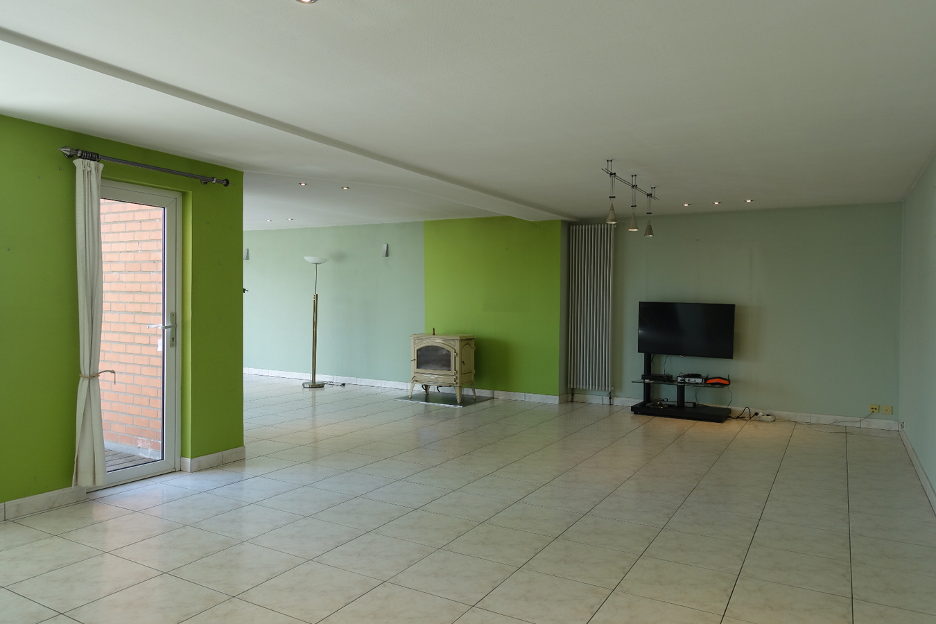 Unieke vastgoedaanbieding aan op- en afrit E40 Jabbeke 