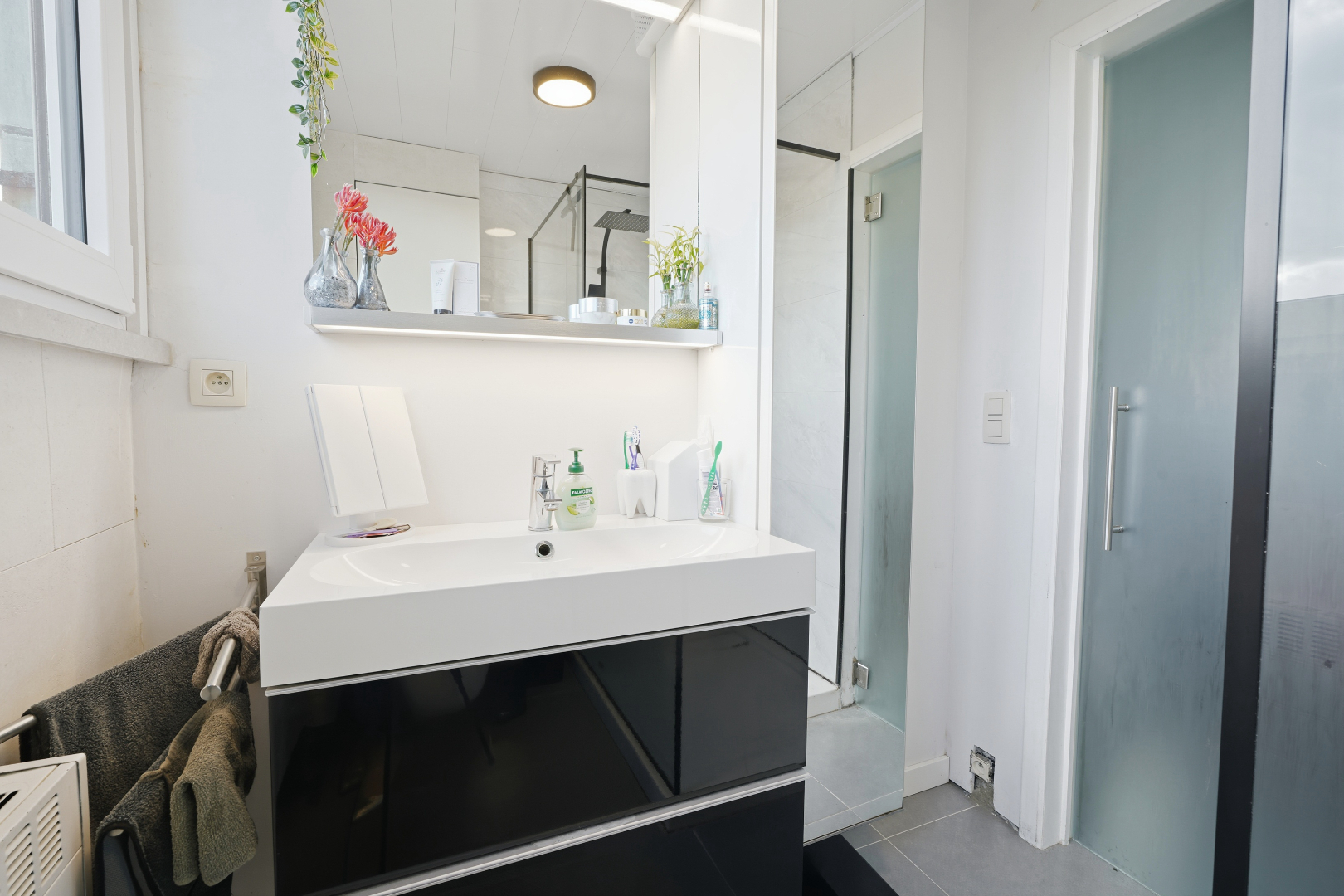 Halfopen woning met zongerichte tuin vlak bij het centrum van Veurne 