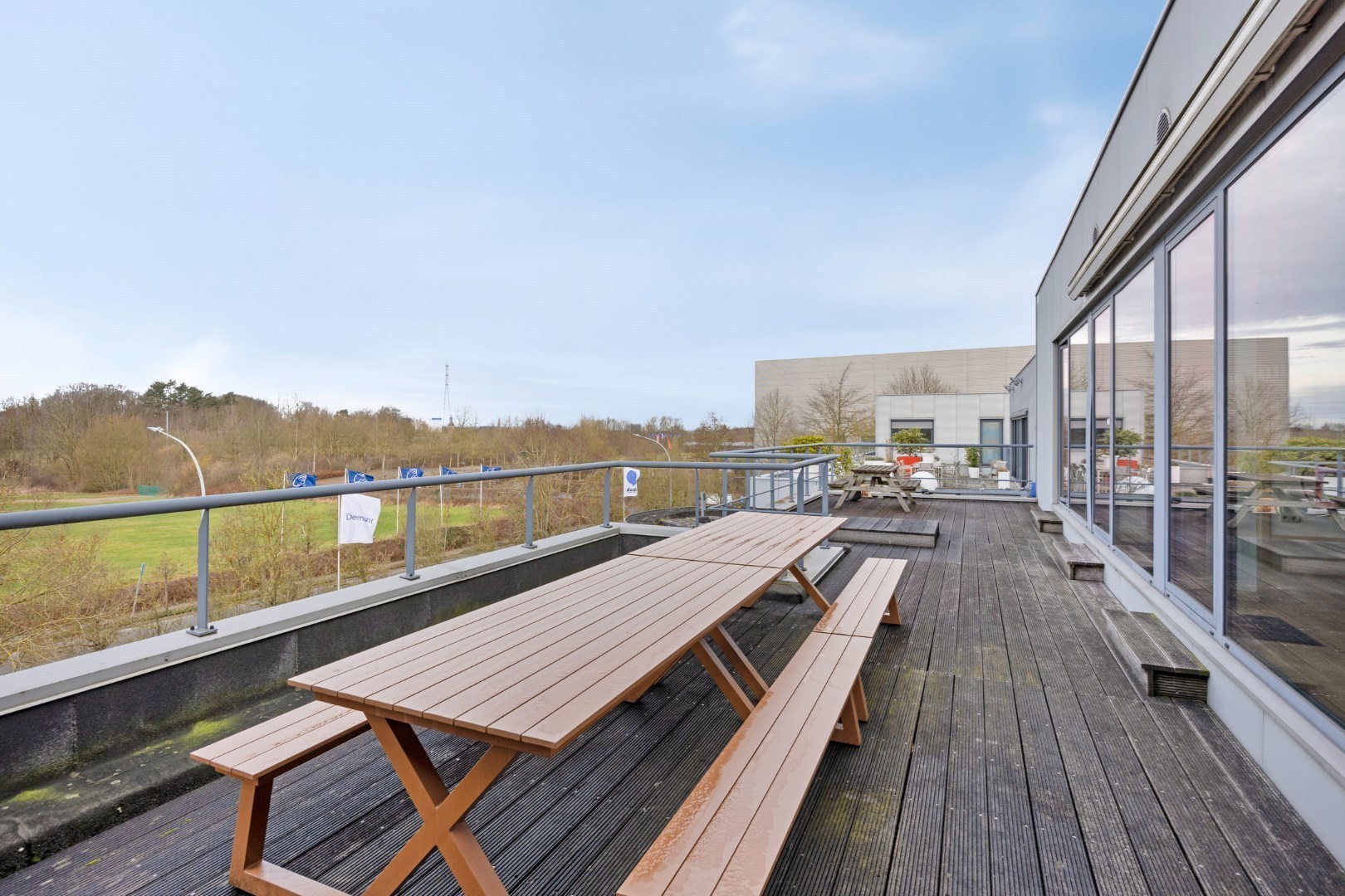 Kantoor te koop in het industriepark te Haasrode/Heverlee met 14 parkings - opp. 626 m² - verkoop van aandelen 