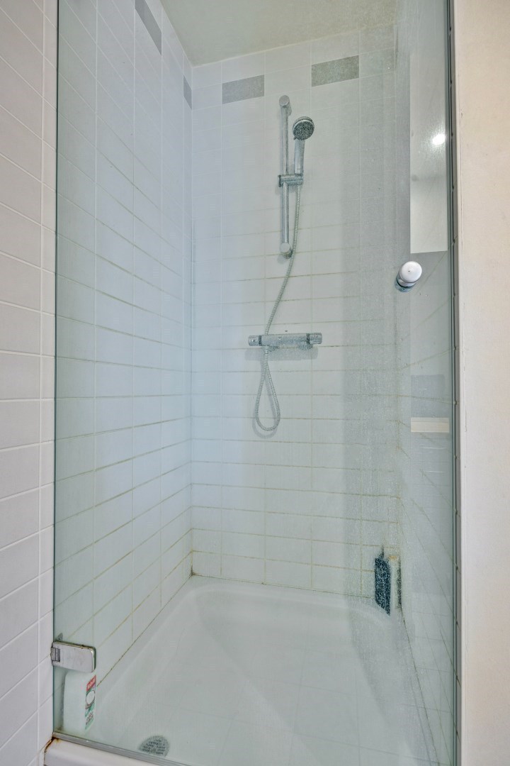 Kantoor te koop in het industriepark te Haasrode/Heverlee met 14 parkings - opp. 626 m² - verkoop van aandelen 