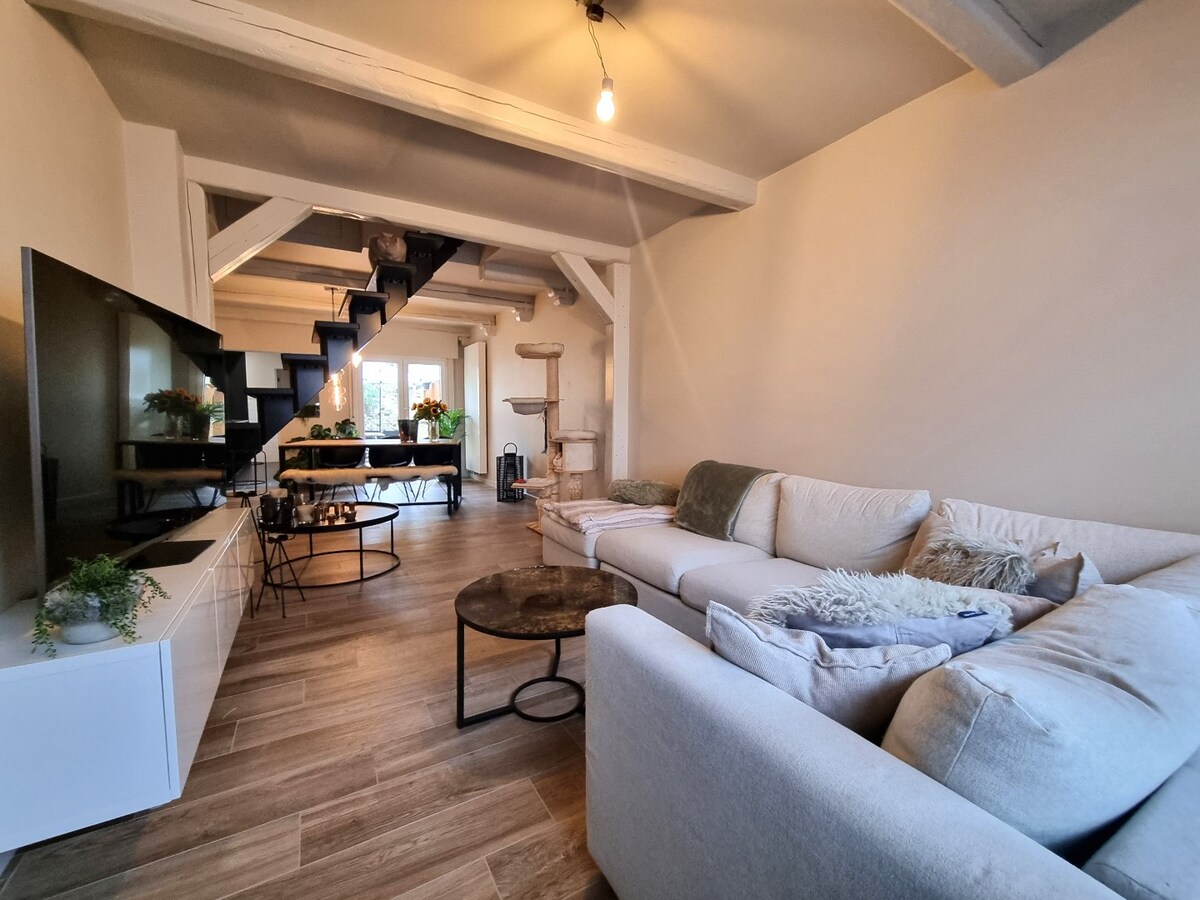 Recent, met oog voor detail gerenoveerde, zeer aangename woning te Heist 